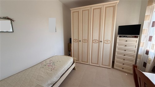 Villa a Pochi Passi, Completa di Tutti i Servizi. Buono Stato.